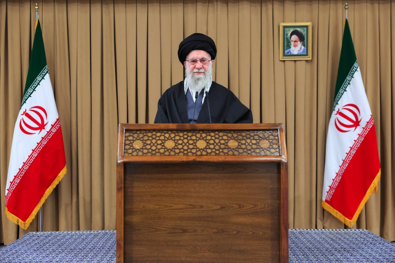 رهبر انقلاب: آمریکا با همه تجهیزات مدرنش در جنگ ۱۲ روزه شکست خورد – آفتاب نو |  اخبار ورزشی