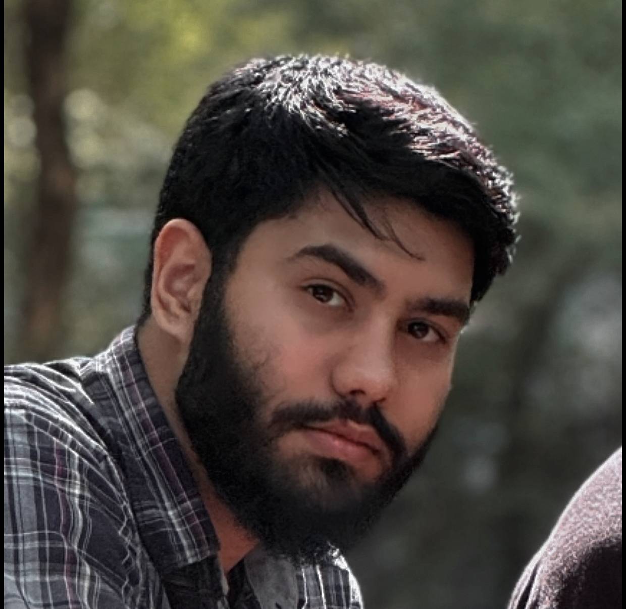 مداحِ مؤثر کسی است که قرآن، شعر و انقلاب را با هم بفهمد/ هیأت جای گناه نیست