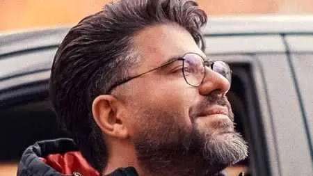 دانلود آهنگ بوی آتیشی توی سرما مثل نم نم بارونی از حامد همایون + متن کامل