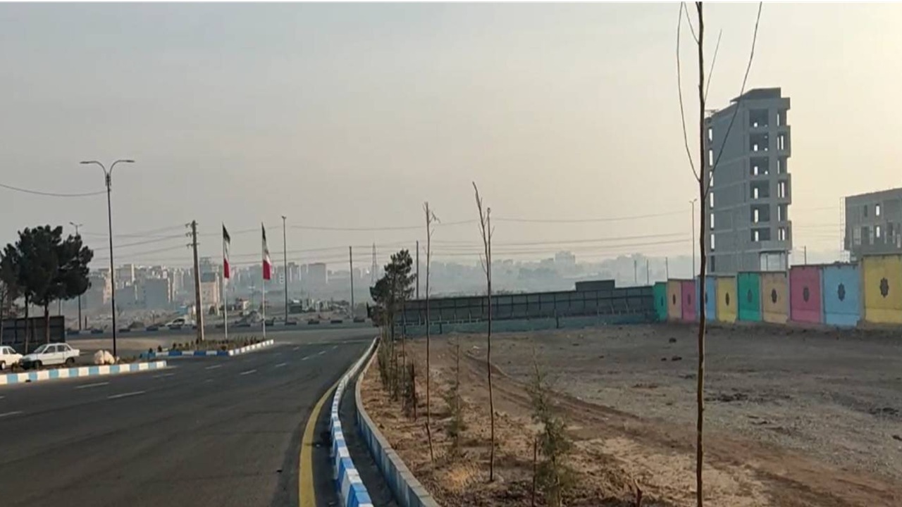 گلایه دانش آموزان رباط کریم از دایر بودن مدارس در روز‌های آلوده بودن هوا