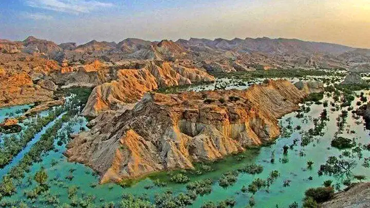 این سد پس از بارش‌ها ترک برداشت/هشدار نسبت به نشتی آب از بدنه سد