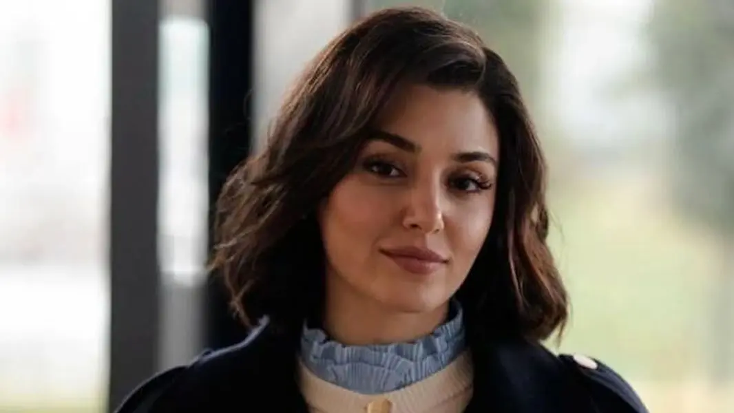 استایل با حجاب بازیگر مشهور ترک خبرساز شد! تیپ گرم هانده ارچل را ببینید استایل با حجاب بازیگر مشهور ترک خبرساز شد! تیپ گرم هانده ارچل را ببینید