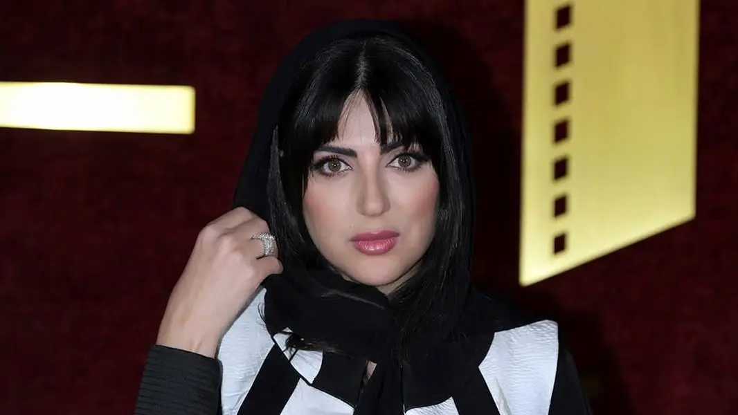 از سر تا پا مشکی را به شیوه هلیا امامی بپوشید و به سادگی خاص باشید / خرم سلطان ایرانی بازهم با این استایل جنجالی شد از سر تا پا مشکی را به شیوه هلیا امامی بپوشید و به سادگی خاص باشید / خرم سلطان ایرانی بازهم با این استایل جنجالی شد