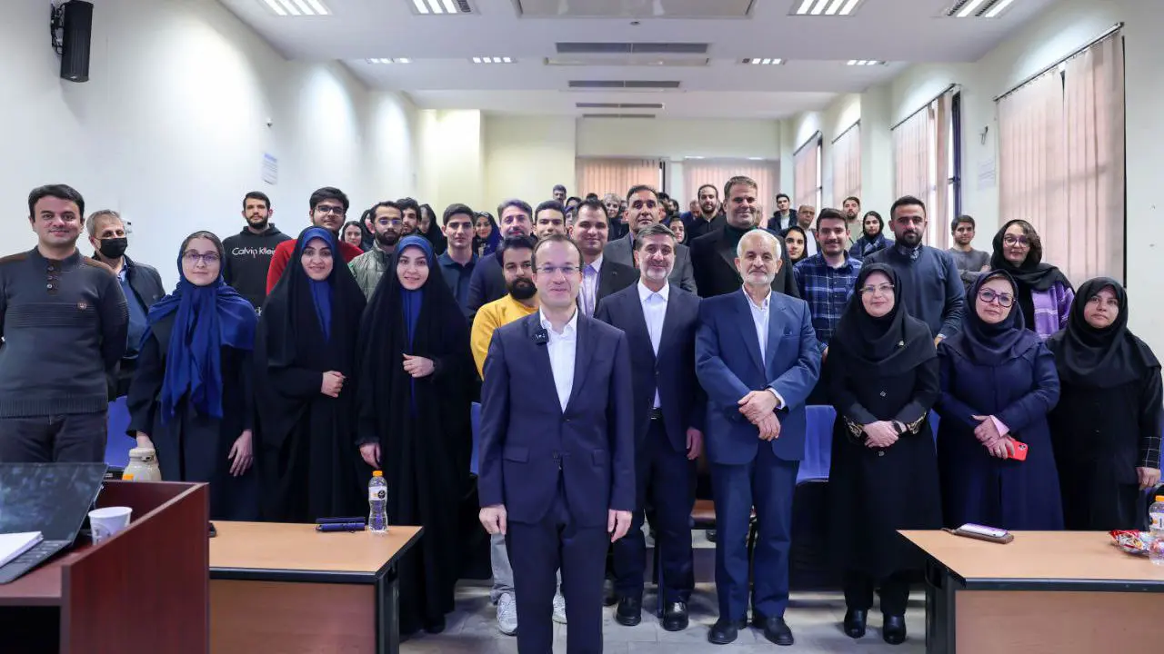 همایش «پیوند استراتژیک دانشگاه و تجارت بین‌الملل» برگزار شد/ جوانان ایرانی با لینکدین به بازار جهانی می‌رسند