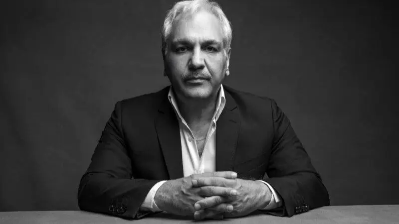 شاعر، عاشق ادبیات و حافظ تمامی هملت!