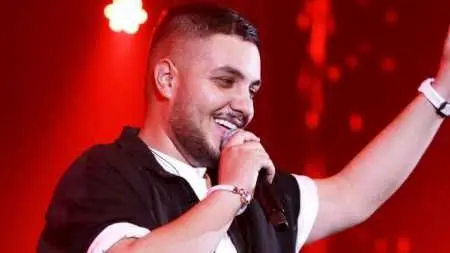 دانلود آهنگ آرون افشار پدر یعنی شونه ی مردانه + متن کامل برای روز پدر دانلود آهنگ آرون افشار پدر یعنی شونه ی مردانه + متن کامل برای روز پدر