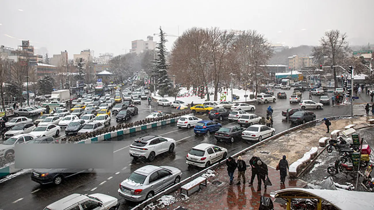 آغاز بارش برف در تهران؛ مناطق شمالی آمادهباش کامل هستند آغاز بارش برف در تهران؛ مناطق شمالی آمادهباش کامل هستند