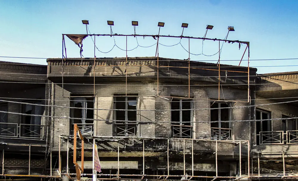 ۱۰ سال حبس برای تخریب اموال عمومی و اماکن دولتی و نظامی ۱۰ سال حبس برای تخریب اموال عمومی و اماکن دولتی و نظامی