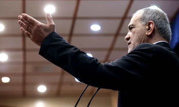 آیا این تمجیدها به ضرر پزشکیان تمام نمی شود؟ آیا این تمجیدها به ضرر پزشکیان تمام نمی شود؟