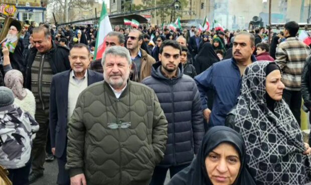 عهد مردم با انقلاب چنان استوار است که فشار دشمنان و مشکلات اقتصادی نمی‌تواند آن را تضعیف کند