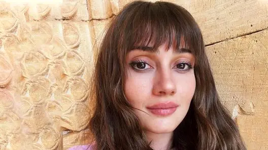 لباس عروس ساده اما بسیار شیک بازیگر «سیب ممنوعه» که شما هم شیفتهاش میشوید / سودا ارگینجی باز دیگر درخشید لباس عروس ساده اما بسیار شیک بازیگر «سیب ممنوعه» که شما هم شیفتهاش میشوید / سودا ارگینجی باز دیگر درخشید