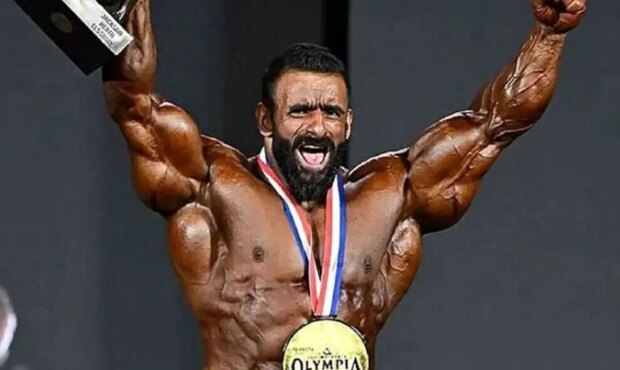 مادرم ایران شرمندتم، خدا شاهد همه چیز است، قلب پسرت تکه تکه شکسته است از قضاوت ها